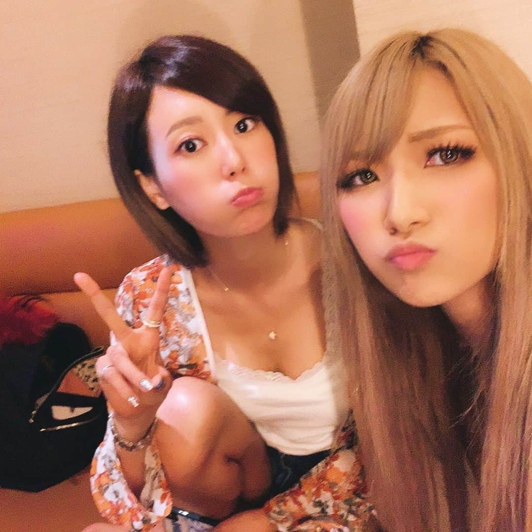 琥珀うたさんのインスタグラム写真 - (琥珀うたInstagram)「. . ゆまち @yumachi1021 とランチからの2人で語る会💁‍♀️ すっごい楽しくてあっという間に時間が過ぎてったー！ カラオケハシゴしたのに何も歌わず、ずーーーーっと話してた☺️ 楽しすぎてすんごい笑ったー😆 また遊ぼーね💋 . . . #渋谷 #shibuya #オムライス #yaneura #yaneurabytiered  #カラオケ #karaoke #女子トーク」7月31日 19時48分 - uta0214khk