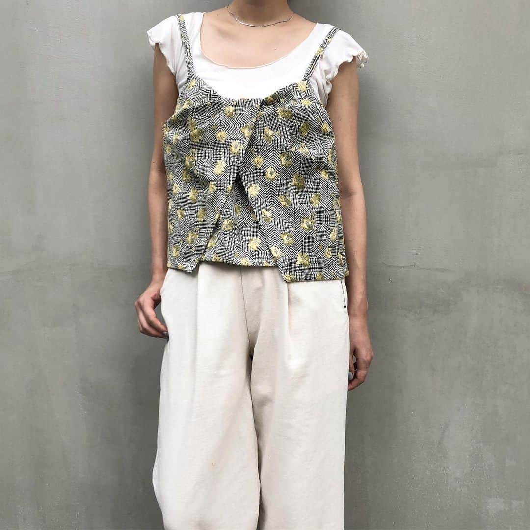 flower OFFICIAL WEB STOREさんのインスタグラム写真 - (flower OFFICIAL WEB STOREInstagram)「coordinate...❤️ . ✔️ flower gobelin cami ☞【306280118】キーワード検索可能🔍💕 ✔️ sunny marine pants ☞【305160558】キーワード検索可能🔍💕 ✔️ body F/F top 2 ☞【305270110】キーワード検索可能🔍💕 …… 商品について等お気軽にコメント下さい＊ #flower #flowerwebshop #webshop  #通販サイト #ネットショッピング  #レディースファッション #love #girl #style #fashion #coordinat #shopping #tokyo  #キャミ #刺繍 #check #チェック柄 #レイヤード #レイヤードスタイル #pants #パンツ #マリンパンツ」7月31日 19時47分 - flower_web