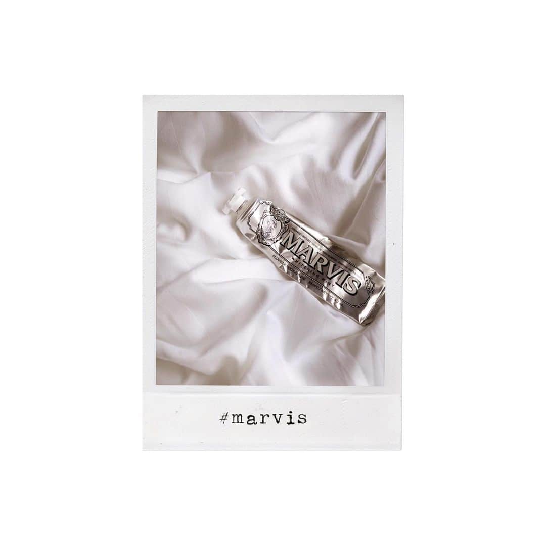 のインスタグラム：「‥ 使い始めると 離せない なくなったら 困るやつ♥︎ もらったら うれしいやつ♥︎ ・ ・ 使ったことない方から どうなん？ってよく聞かれますが‥ もちろんいいです◎ ‥‥‥‥‥‥‥‥‥‥‥‥‥‥‥‥‥‥‥‥‥‥‥‥‥‥‥‥‥‥‥‥‥‥ #flatlay#flatlays#flatlayforever#travelbag#travelstagram#travelgram#traveller#travelphotography#travelpics#travelaweson#lifewelltravelled#travelphotography#monotone#blackandwhite#flatlaythenation#flatlaystyle#flatlayoftheday#marvis#歯磨き#置き画#置き画くら部#置き画倶楽部#すべらない手土産#おみやげ#海外土産」