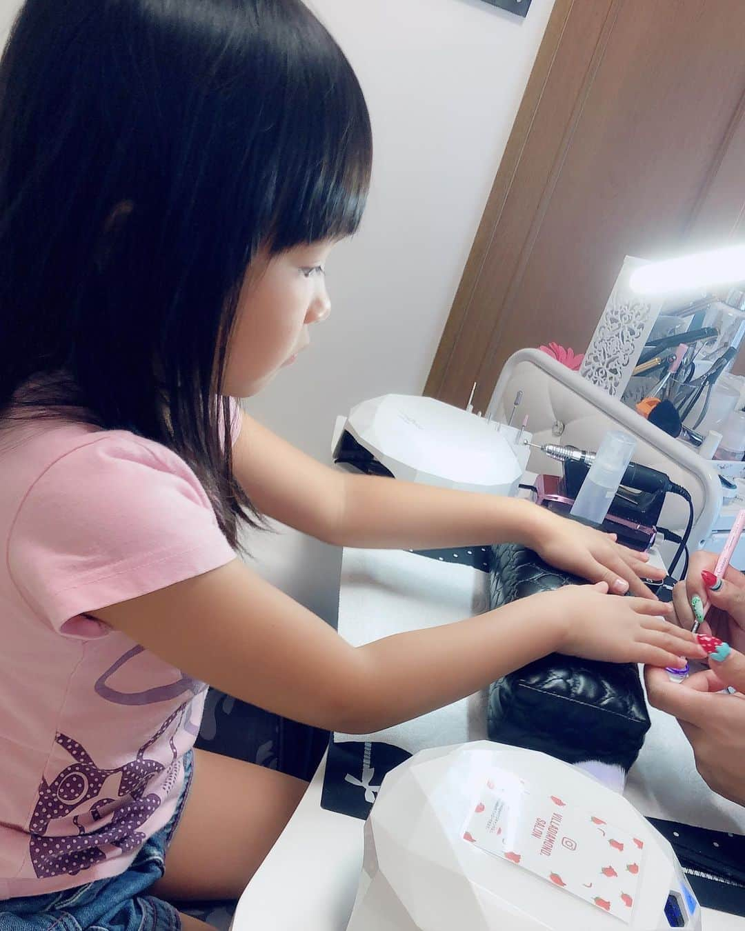 堀えりかさんのインスタグラム写真 - (堀えりかInstagram)「姪っ子ちゃん初ネイル💅💓 好きな色全部入れてもらって初めての事全てにてんあげでした🤟☺️❤️ . .  #ネイル #ジェルネイル #キッズネイル #ディズニー #ディズニーネイル #ユニコーンネイル #disney #夏休み #夏休みネイル」7月31日 19時54分 - xerikax143