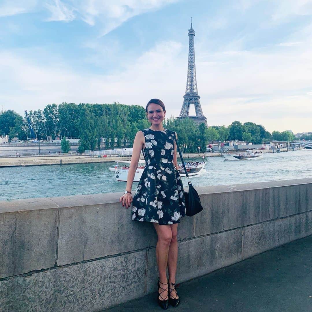 瀬間友里加さんのインスタグラム写真 - (瀬間友里加Instagram)「Paris🇫🇷なんだかんだ10回目だったけど、いつも遠征だったからこんなに観光したのは初めて☺️その中でもセーヌ川ディナークルーズがとっても良かった！夜になるとキラキラ光るエッフェル塔✨綺麗だったなぁ😌帰国して既に1週間以上がたちあっという間に通常モードですが暑い日本の夏を元気に過ごしたいと思います🙋‍♀️✨#パリ旅行 #ハネムーンパリ #エッフェル塔 #バトームッシュ #思い出 #ハネムーンパリ」7月31日 20時06分 - yurika.sema