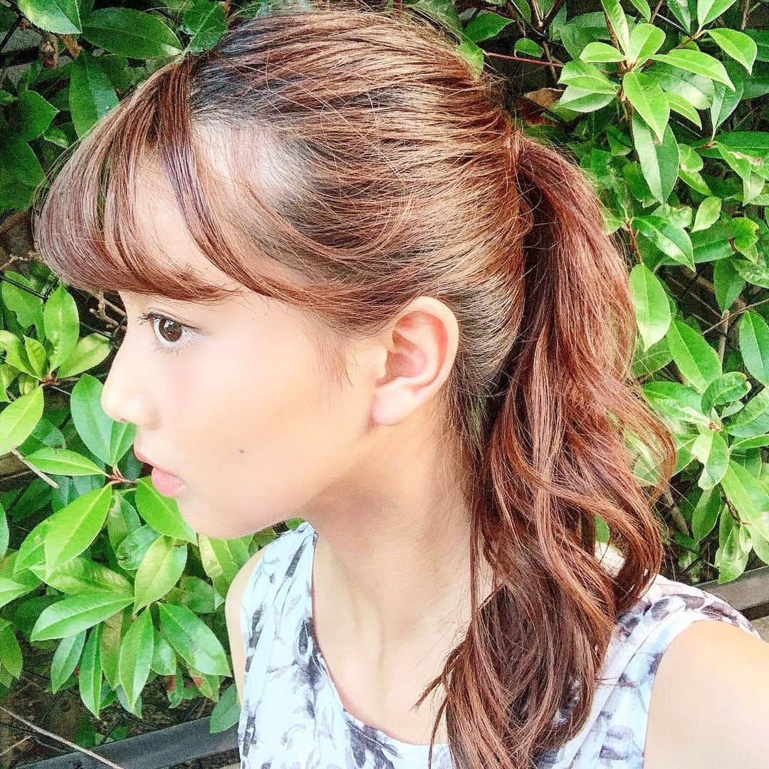 間瀬遥花さんのインスタグラム写真 - (間瀬遥花Instagram)「. . ポニーのテールヘア ゆるめで爽やかな感じにしてもらえました🐎🌼 . . 最近暑すぎて自分でヘアやる時もアップにしがち . . . #ヘアメイク #ポニーテール #ポニーテールアレンジ #ヘアアレンジ #ヘアスタイル #ヘア #ヘアセット #ポニテ #ゆる巻き #巻き髪 #ロングヘア #ロングヘアアレンジ #茶髪 #茶髪ロング #夏ヘア #ナチュラルメイク #サロモ #サロンモデル #モデル #撮影」7月31日 20時06分 - maseharu_929