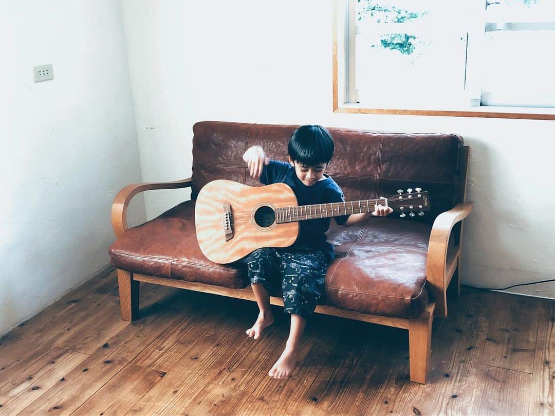 セソコマサユキのインスタグラム：「夕暮れに最高のBGM。めちゃくちゃだけど。」