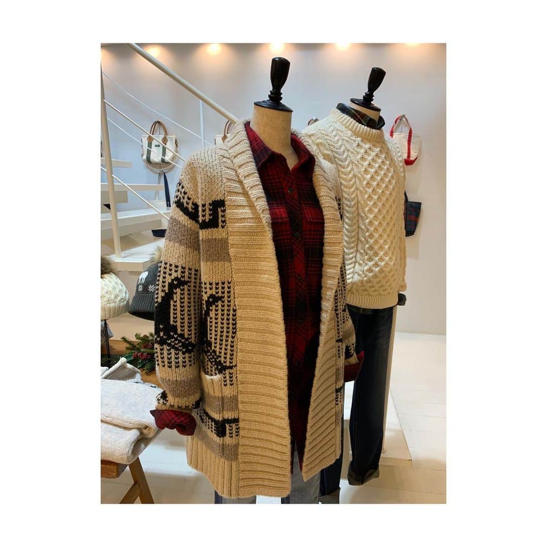 水崎綾女さんのインスタグラム写真 - (水崎綾女Instagram)「@llbeanjapan の展示会に行ってきたよ〜♡キャンプ好きの私にはたまらないグッズがたくさん！！ このガウン注文したよ☺︎まだ暑いけど冬キャンがたのしみになった\(´//ω//`)\ しかも、抽選のビーンブーツ…ガラガラで当たったのーーーー凄い！うれしい♡ * * * #llbeanjapan #llbean #camp #outdoor #キャンプ #⛺️ #ビーンブーツ #薪割り」7月31日 20時07分 - misakiayame