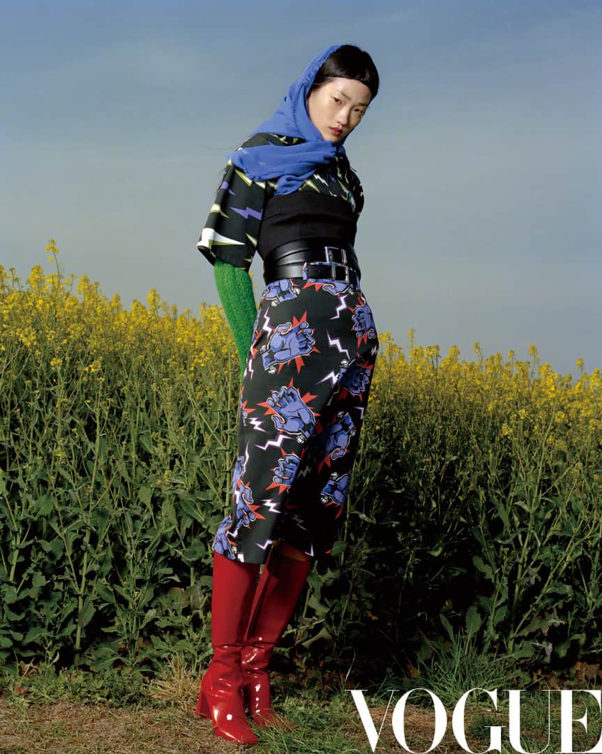プラダさんのインスタグラム写真 - (プラダInstagram)「#PradaPrefall19 on the June 2019 issue of @VogueChina. Photography #EstelleHanania Styling #AndersSølvstenThomsen #PradaEditorials」7月31日 20時07分 - prada