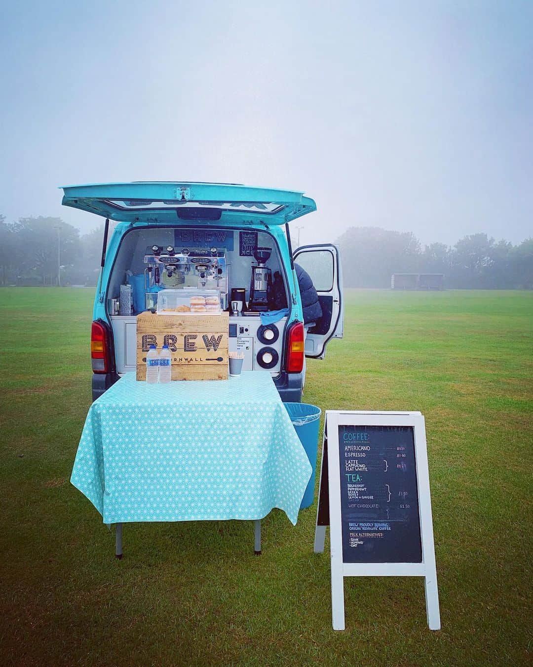 Tea and sittingさんのインスタグラム写真 - (Tea and sittingInstagram)「...car boot sale started off all damp and misty with a lovely cup of coffee... and some ‘Delicious Wishes’ ♡ #accidentallywesanderson」7月31日 20時11分 - 5ftinf