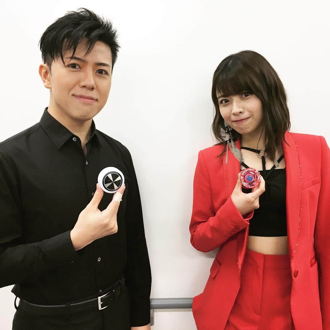 BLACKのインスタグラム：「ヨーヨーをお教えしていた金澤朋子さん、バースデーイベントにてその成果を披露され、大成功を収めました！﻿ ﻿ 本業のアイドル活動がお忙しい中でしたが、ヨーヨーレッスンにも真剣に取り組んでくださったおかげで着実に成長され、イベントでは「ブレイン・ツイスター」も一発成功！﻿ ﻿ お誕生日＆新リーダー就任、おめでとうございます！﻿ ____________________﻿ @juice_juice_official @tomoko_kanazawa.official﻿ ____________________﻿ #BLACK #YoYo #artist #performer #lesson #workshop #teaching #professional #ヨーヨー #レッスン #教室 #先生 #juicejuice #金澤朋子」