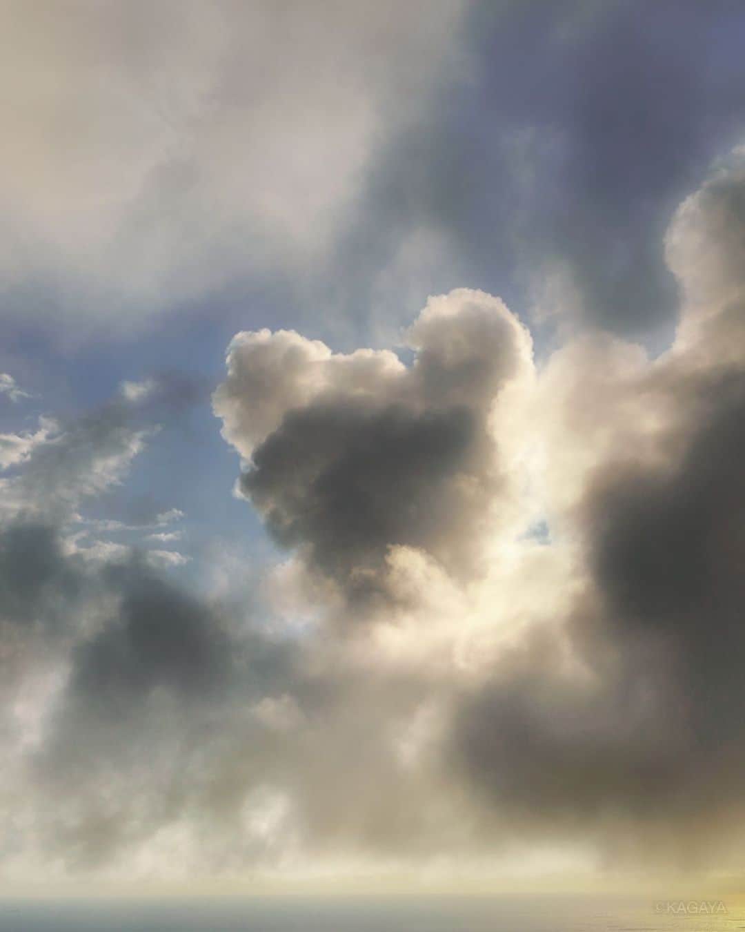 KAGAYAさんのインスタグラム写真 - (KAGAYAInstagram)「なにか動物のキャラ的な雲。」7月31日 20時20分 - kagaya11949