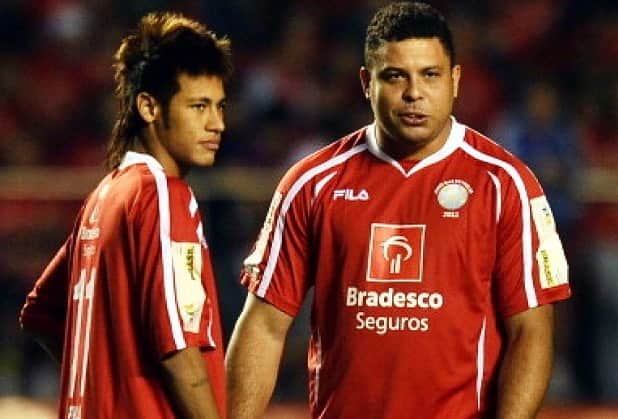 のインスタグラム：「@Ronaldo and who?? . . #futebol #futebolarte」