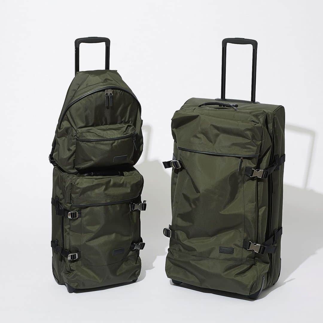 のインスタグラム：「国内ではユナイテッドアローズのみの取り扱いである、〈 EASTPAK 〉のCONSTRUCTEDシリーズ。新色のオリーブグリーンを加えて発売中です。 121L ¥38,000+tax  42L ¥30,000+tax  24L ¥13,000+tax  #eastpak#constructed#carrybag#ruck#olive#UnitedArrows」