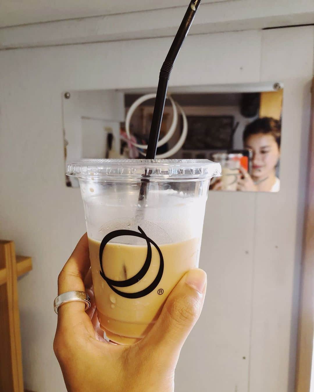 松本瞳のインスタグラム：「. 直島グルメ😋 レンタサイクル借りて、島をぐるぐるしました。地中美術館へ行く前に寄ったお店です。 . 📍ミカヅキショウテン(コーヒー屋さん) 📍cinnamon(ご飯もできるカフェ) . #直島 #瀬戸内国際芸術祭2019」