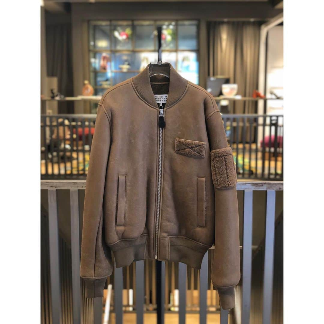 TOMORROWLAND 渋谷本店さんのインスタグラム写真 - (TOMORROWLAND 渋谷本店Instagram)「. 〈Maison Margiela〉 1.Blouson 52-08-95-08015 ¥473,000+tax  2.Jacket 52-07-95-07004 ¥130,000+tax  3.Knit 52-02-95-02004 ¥99,000+tax  4.Knit 52-02-95-02014 ¥98,000+tax  #maisonmargiela#margiela #メゾンマルジェラ#マルジェラ #newarrivals#19fw #knit#jacket#blouson#fashion#mensfashion #tomorrowland#tomorrowland_mens」7月31日 20時56分 - tomorrowland_shibuya