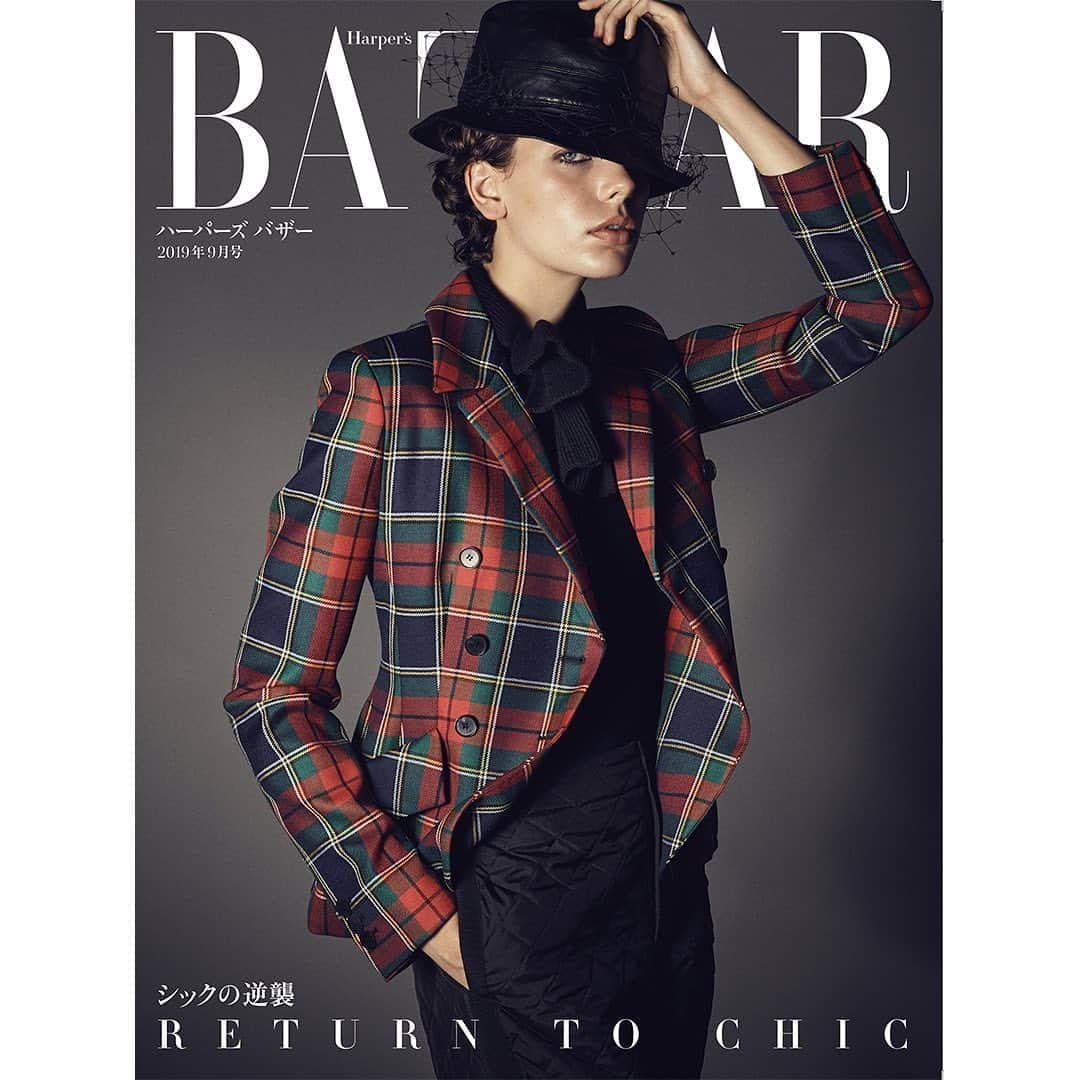 Harper's BAZAAR Japanさんのインスタグラム写真 - (Harper's BAZAAR JapanInstagram)「9月号の定期購読版表紙をご紹介。 定期購読をご利用いただいている方には、通常版とは異なる特別仕様の表紙を毎号お届け。 Photo: #takakikumada  Styling: #satokotakebuchi  Hair: @abe_paris  Makeup: @tomohiro1820  Model: @thelexhand  #harpersbazaar #harpersbazaarjapan #magazine #ハーパーズバザー #定期購読 #9月号」7月31日 21時06分 - harpersbazaarjapan