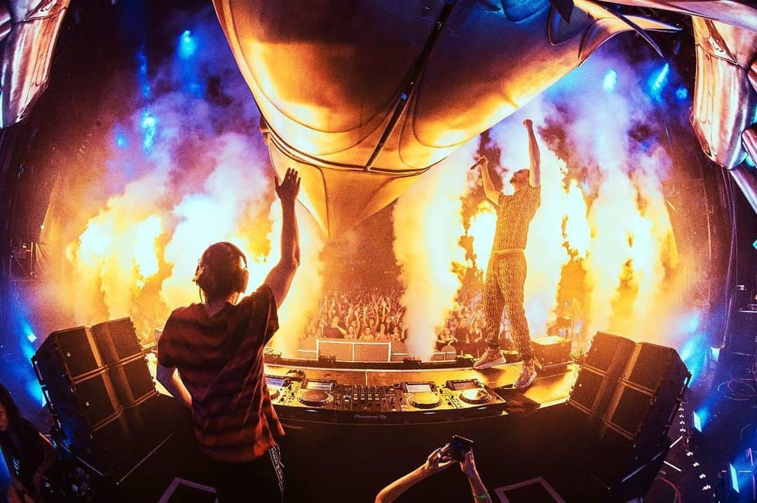 Dimitri Vegas & Like Mikeさんのインスタグラム写真 - (Dimitri Vegas & Like MikeInstagram)「Looks like another show stopper 🎉」7月31日 21時00分 - dimitrivegasandlikemike