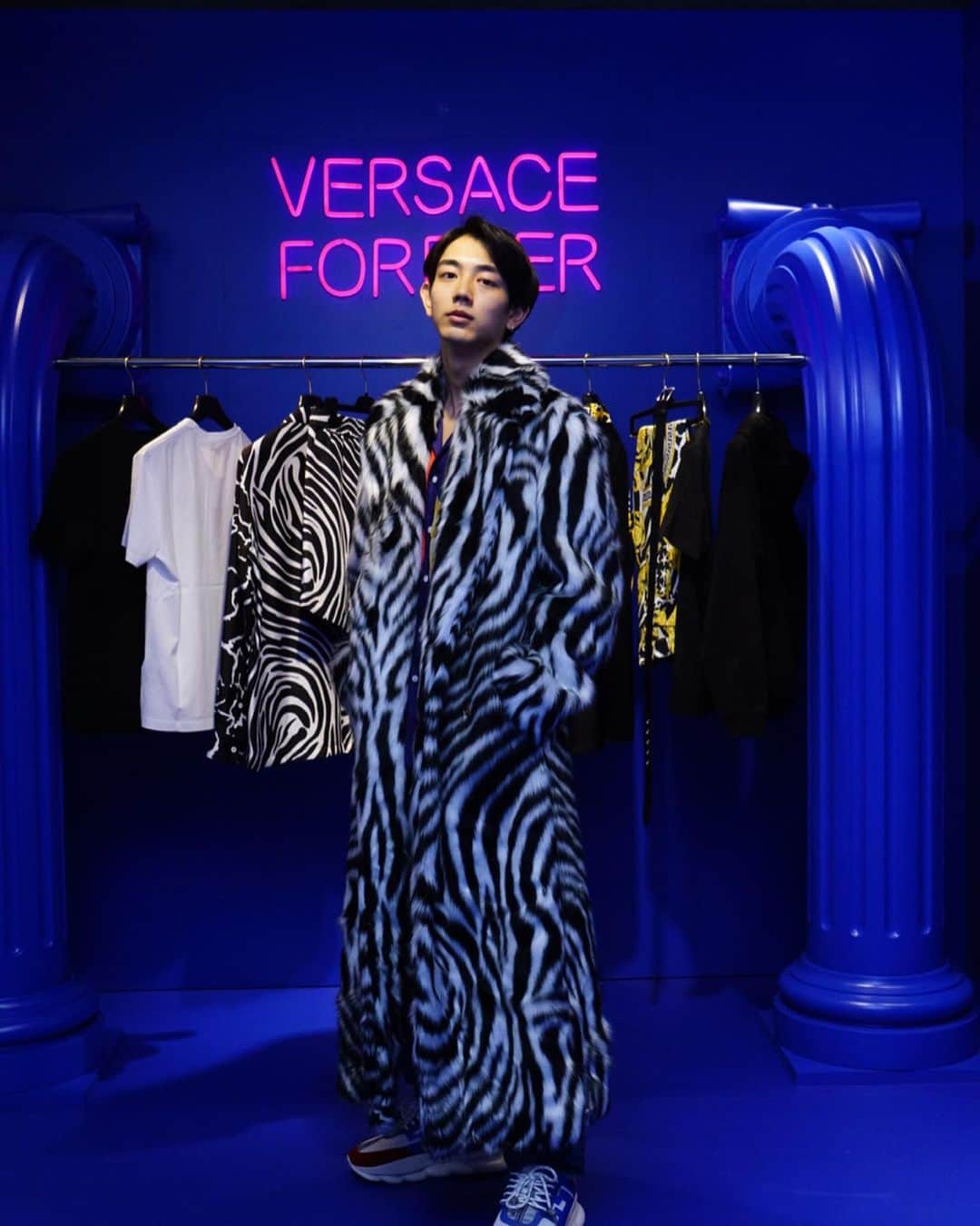 きいたさんのインスタグラム写真 - (きいたInstagram)「・ Versaceのpopupshopが伊勢丹のメンズ館1階に出来たのでお邪魔しました 素敵な服が沢山あって色々試着させてもらいました！ よしとみちも居た最高💁‍♂️ #ヴェルサーチェ」7月31日 21時21分 - _kiita_0130_