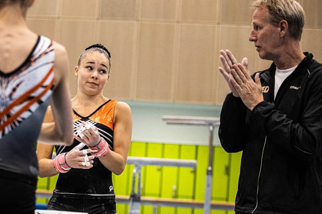 エイトォーラ・トールズドッティルのインスタグラム：「Caption this moment!😏」