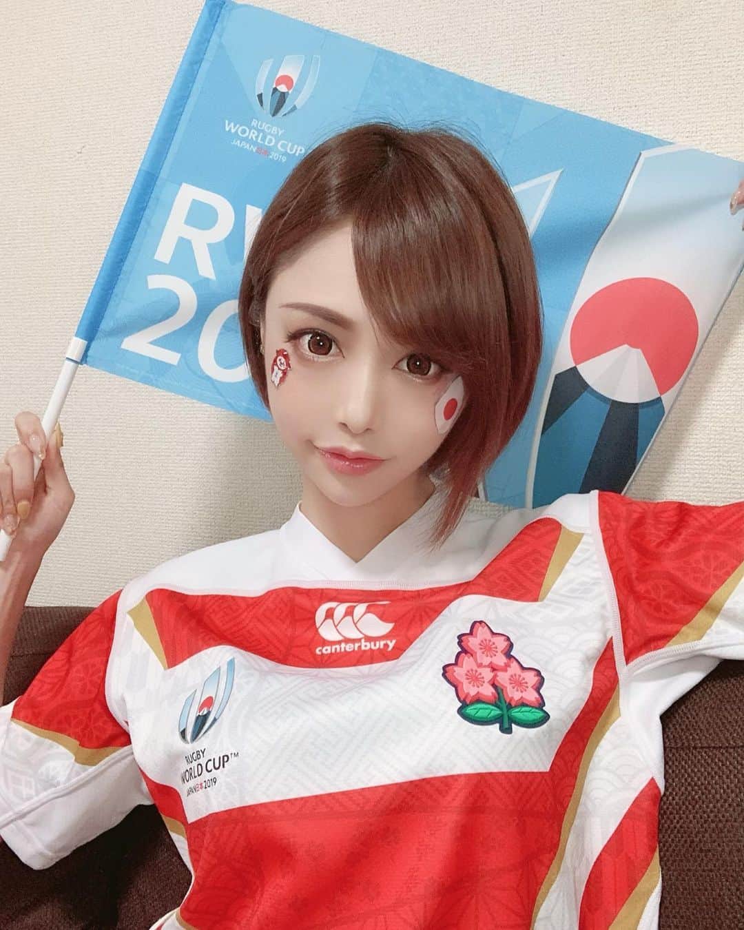 サキ吉さんのインスタグラム写真 - (サキ吉Instagram)「ラグビーワールドカップが9/20に日本で開幕するよ🙆‍♀️💕 ． 今しか買えない各国の公式代表ジャージやグッズが【公式】オンラインストアで期間限定発売されてるの☺️❤️ 私も早速ゲット💕 キャラクターも可愛いでしょ💕 みんなで日本代表を応援しよーっ🥰👏 https://www.japanshop.rugbyworldcup.com/ ． #RWC2019 #ラグビーワールドカップ #日本代表がんばれを表現してみた #4年に一度じゃない一生に一度だ」7月31日 21時26分 - sakikichi1201