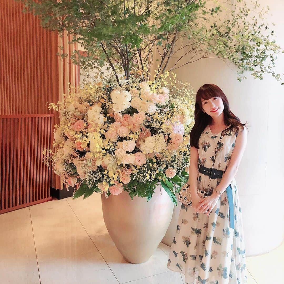 山木梨沙さんのインスタグラム写真 - (山木梨沙Instagram)「. 親友が実習やら何やら 心身ともに忙しい日々から少し解放されたので、お疲れ様パーティーを！  甘いものって幸せになれるね  #ペニンシュラ東京 #アフタヌーンティー #country_girls #山木梨沙 #ダンスレッスン終わりだったから #さらに美味しく感じた #疲れた身体にしみわたる」7月31日 21時30分 - risa_yamaki.official