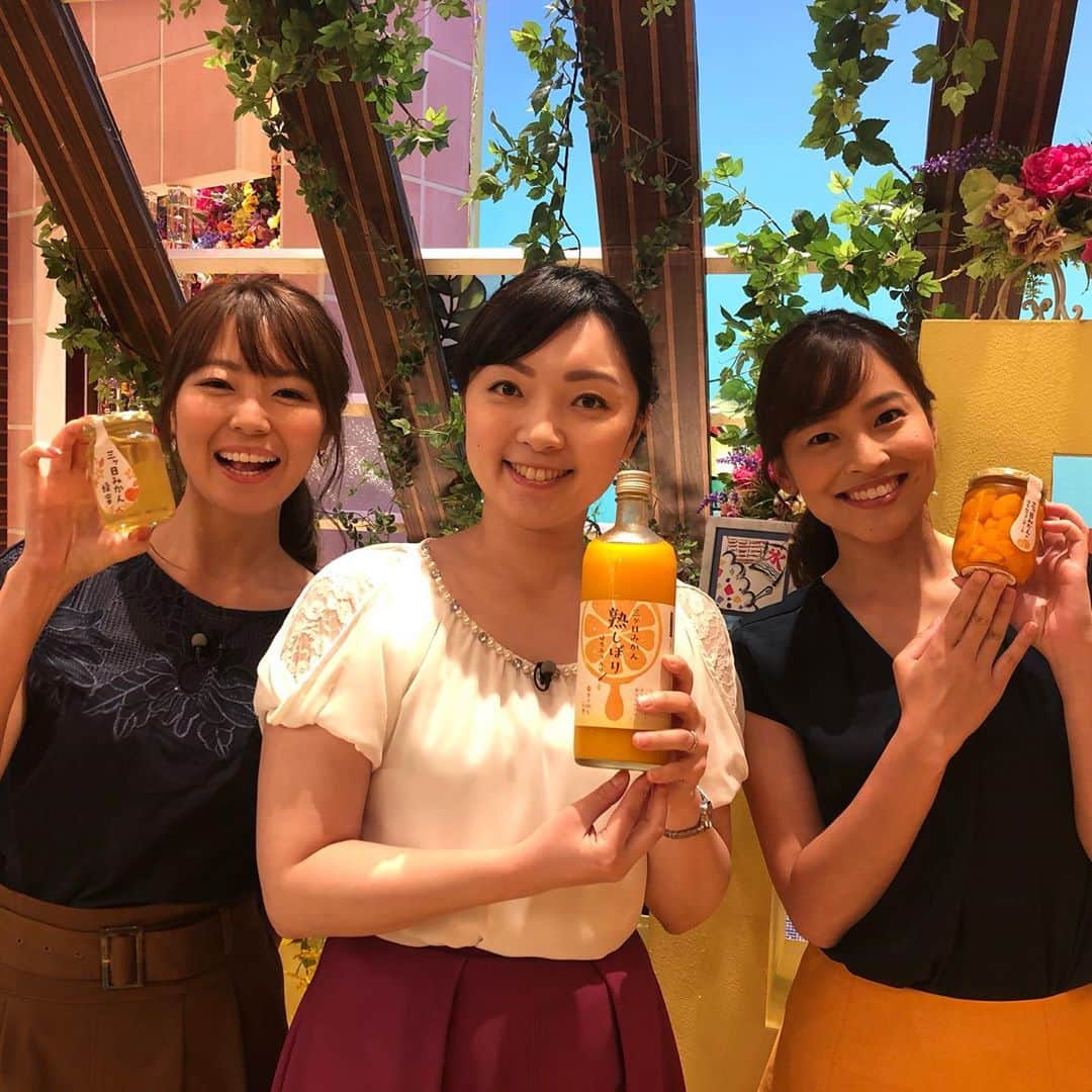 静岡朝日テレビ５chさんのインスタグラム写真 - (静岡朝日テレビ５chInstagram)「🌟5チャンでごちそうキャンペーン！🌟﻿ ﻿ 8/11（日）までの期間中﻿ リモコンのdボタンを押して﻿ あさひテレビ を見ると、﻿ 【静岡のごちそう】が当たります🍽😋﻿ ﻿ C賞は﻿ 三ケ日みかんのはちみつギフト🍊﻿ ﻿ ギフトの内容は﻿ 🍊三ケ日みかんの熟しぼりジュース(はちみつ入り)﻿ 🍊三ケ日みかんのはちみつコンポート﻿ 🍊三ケ日みかん蜂蜜﻿ ﻿ と、三ケ日みかんづくしとなっております🍊☺️﻿ ﻿ 三ケ日みかんとはちみつのあまずっぱさを﻿ 味わってください🍯🍊☺️﻿ ﻿ ﻿ 皆さまのご応募お待ちしています🥺﻿ 詳細はホーム画面のURLから﻿ ホームページをチェックしてください！✨﻿ ﻿ ﻿ #ごちそう #静岡 #しずおか﻿ #長坂養蜂場 #三ケ日みかん #はちみつ﻿ ﻿ #橋本ありす #森直美 #佐野伶莉﻿ #女子アナ #女性アナウンサー﻿ #あさひテレビ﻿ #静岡朝日テレビ﻿ #ココマル #デビマル」7月31日 21時36分 - satv_5ch