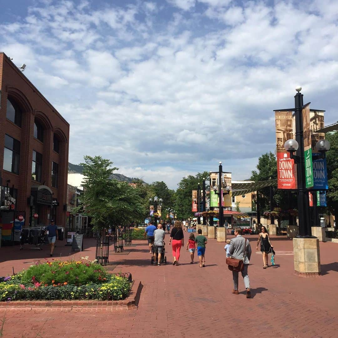 Jackmanさんのインスタグラム写真 - (JackmanInstagram)「DENVER •••🚍••• BOULDER  #jackman_official #factrybrand #madeinjapan #madeinfukui #ustrip #bouldercolorado #pearlstreet #rockymountains」7月31日 21時51分 - jackman_official