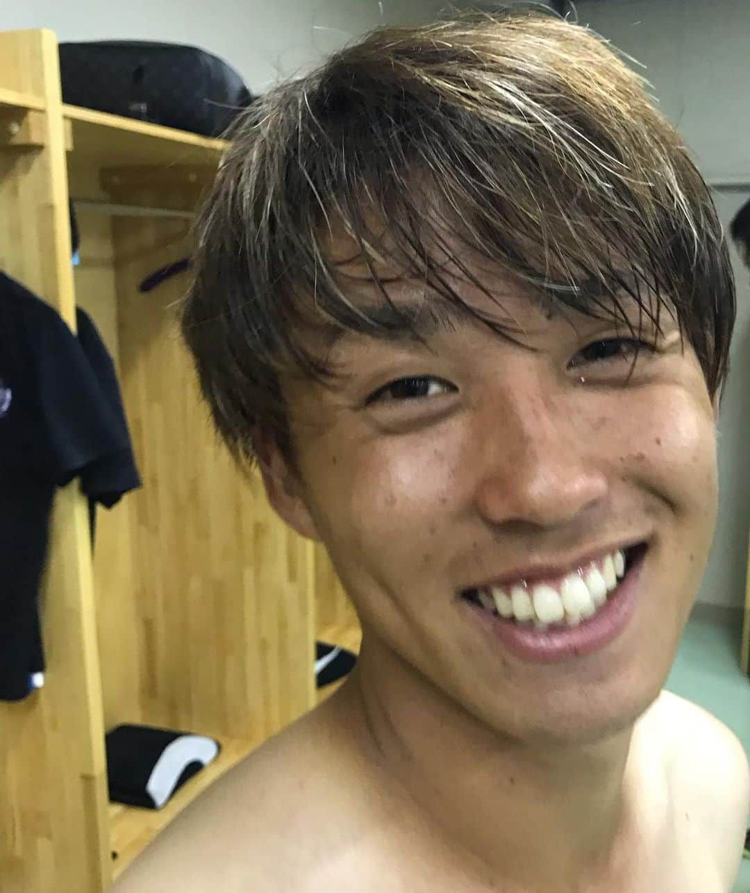 森崎浩司さんのインスタグラム写真 - (森崎浩司Instagram)「今日の勝ちは大きいです⚽️👍 収穫と課題、両方を得られたゲームになったんじゃないかと思います⚽️ ただみんなよく最後まで走って戦ってましたね💨💨 #sanfrecce #荒木隼人 #柴崎晃誠 #森島司 #ハイネル #ドウグラスヴィエイラ  #佐々木翔」7月31日 21時51分 - koji.morisaki77