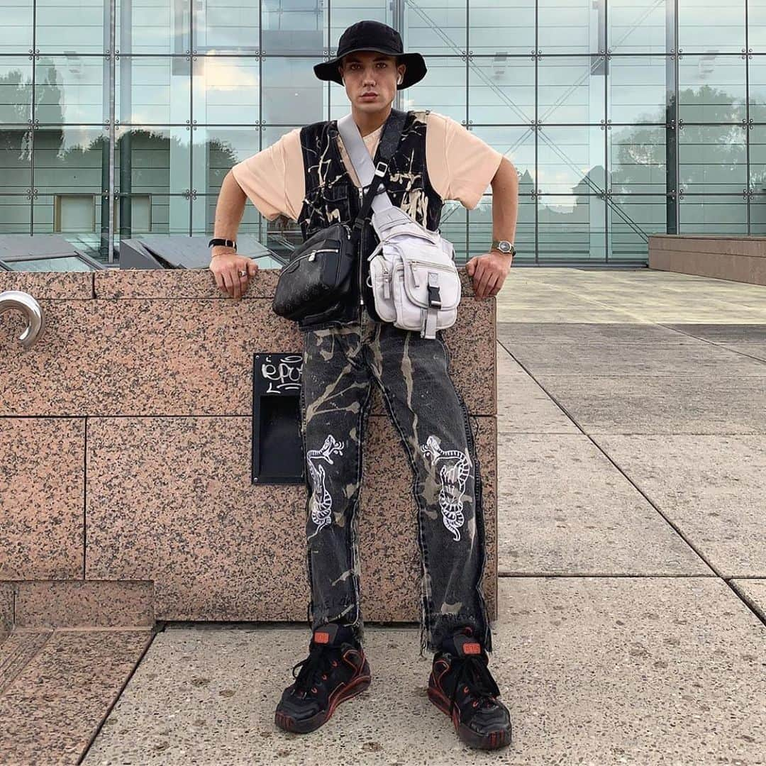 ジョージジーナ&ルーシーさんのインスタグラム写真 - (ジョージジーナ&ルーシーInstagram)「@willianegrazianicouturier rocking our “Push Her” in colorway: light grey 🖤 • • • • • • #gglsquad #georgeginalucy #streetwear #streetstyle #streetfashion #hypebae #hypebeast #hsstyle #highsnobiety #style #futuristic #malemodel #menswear #mensfashion #glasses #sunglasses #bag #accessories #35mm #justgoshoot #paris #gucci #ootdmen #ootd #outfit #hsdailyfeature」7月31日 21時45分 - georgeginalucy