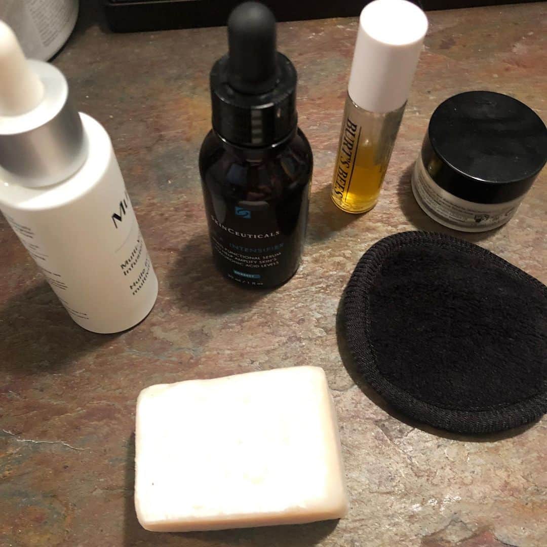 メリッサ・ジョーン・ハートさんのインスタグラム写真 - (メリッサ・ジョーン・ハートInstagram)「So it’s the last day of @plasticfreejuly. What useful tips can you share to keep going strong on this journey towards a waste free future? 🌎Here are some pics of my favorite eco-friendly hacks from the past month that have become new habits. Bar soap, deodorant bars, shampoo bars, French press tea leaves, dental lace over floss, steel razors, bamboo cloths and library books to save paper, and of course refusing straws, water bottles and plastic bags everywhere I go or as much as possible. ⚡️Plasticware has me down too so I carry my own wooden set  as well. Share your tips below for all to enjoy. 🌱」7月31日 21時46分 - melissajoanhart