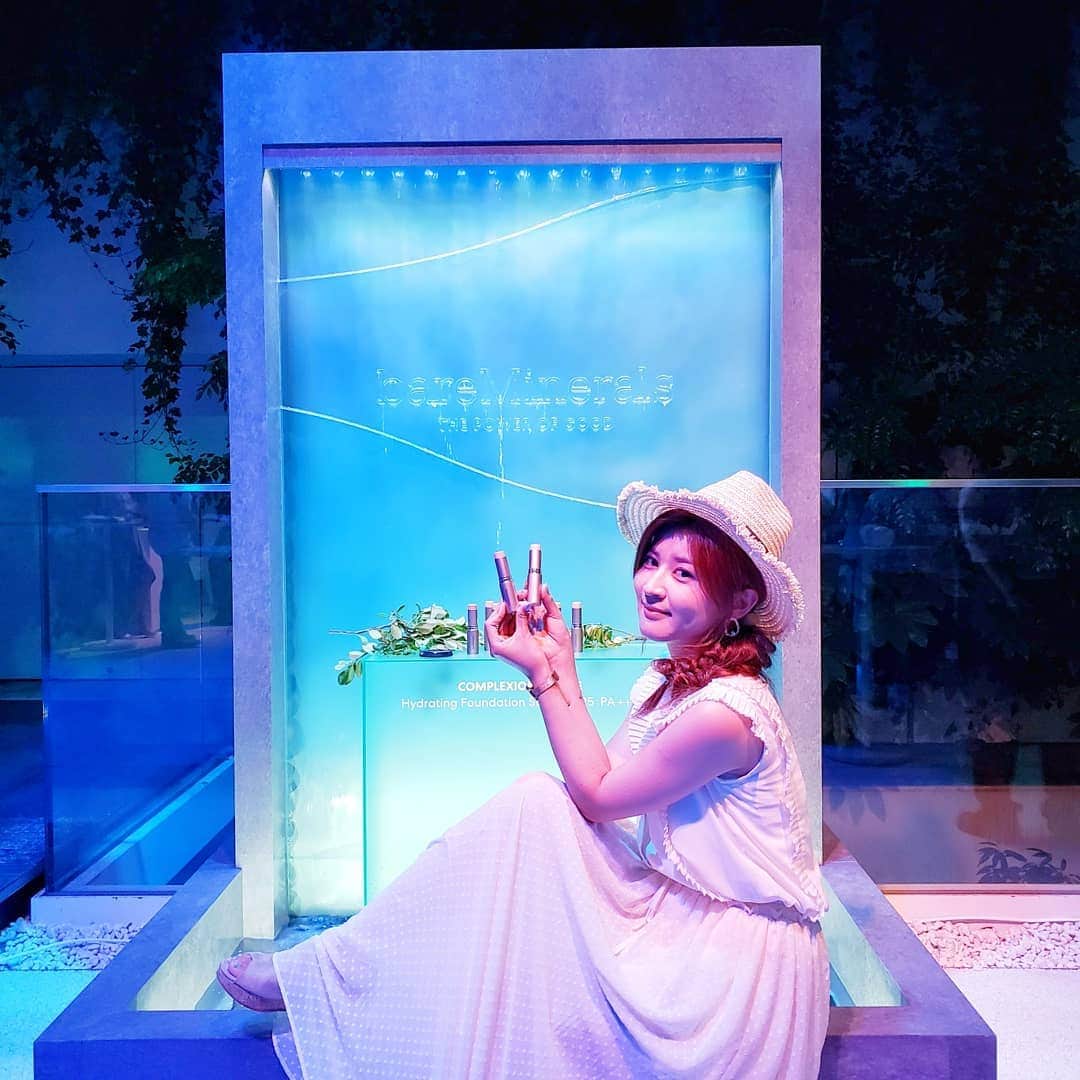 のインスタグラム：「🌿🌿🌿 ． 明日、8/1より @bareminerals から発売される CRハイドレイティングファンデーションスティックのローンチパーティーへ✨✨ ． スティックタイプのファンデーションには珍しい、透明感とツヤのある仕上がりでした😊 ． #夏メイク の人気アイテムになりそう💓 ． ． #みずごこちファンデ　 #CRスティック　 #スティックファンデーション　 #クリーンビューティー　 #CRスティックローンチイベント　#ベアミネラル  #新作コスメ　 #ヘイリービーバー  #メイク#ヘアメイク #メイク好き#新作コスメ #お気に入りコスメ#海外コスメ #ファンデーション」