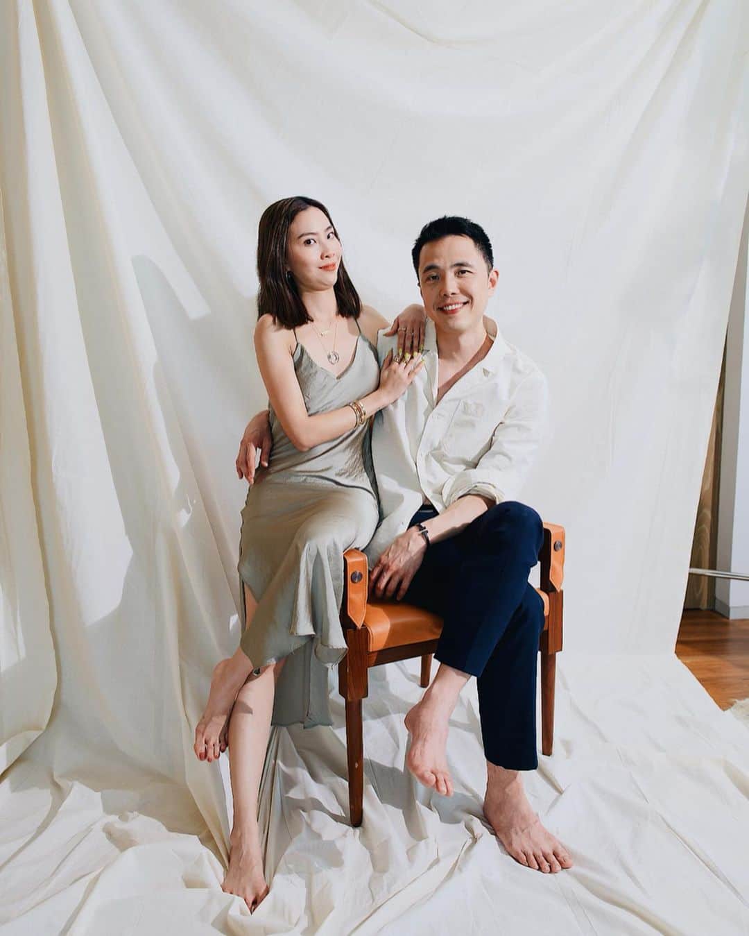 ソニアのインスタグラム：「When your man is prettier than you... 🤦🏻‍♀️ This was @jermsng‘s first experience at a professional shoot and I’m so proud of him! Werkin his inner model! Coming soon @tsingapore x @tiffanyandco 💎」