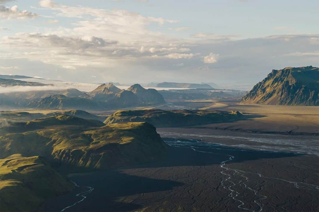 National Geographic Travelさんのインスタグラム写真 - (National Geographic TravelInstagram)「Photo by @mborowick | The Icelandic landscape offers travelers and explorers alike an unimaginable amount of scenes that amaze. Pictured here is the sun setting over Myrdalsjokull, which is the southernmost glacier in Iceland, and the fourth largest glacier. With an area of about 596 sq. kilometers its ice cap stands above the volcano Katla which is estimated to have a camera of about 10 kilometers in diameter. #iceland #volcano #explore #adventure #travel」7月31日 22時03分 - natgeotravel