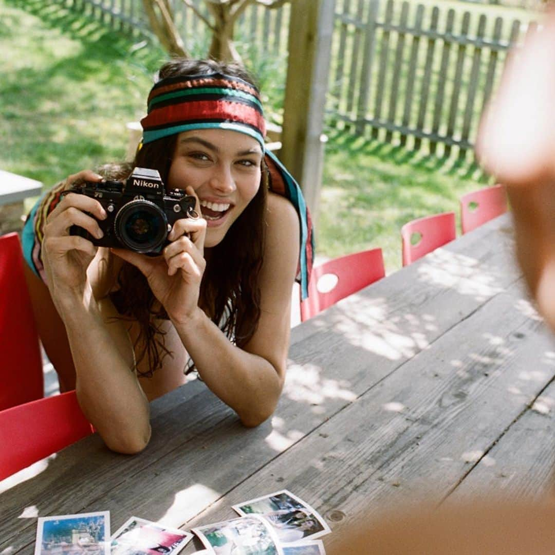 ベン・ワッツさんのインスタグラム写真 - (ベン・ワッツInstagram)「Girls on film 🎞...... 35mm shot wiv my old faithful Nikon F3 . This is an easy to use manual 35 mm camera the light meter in the camera 📷 is very accurate and reliable. I highly recommend to those wanting to use film and familiarize themselves with complete manual functions ........ the Pentax K1000 is also a great 35mm camera for those starting out with film 🎞. @laurennlayne @danielalopezosorio x @hamptonsmag @xgabriela @jodieboland @andrewchen.hair #nikon #kodak #montaukdreaming #flare #film #benwatts #shhhhh」7月31日 22時11分 - wattsupphoto