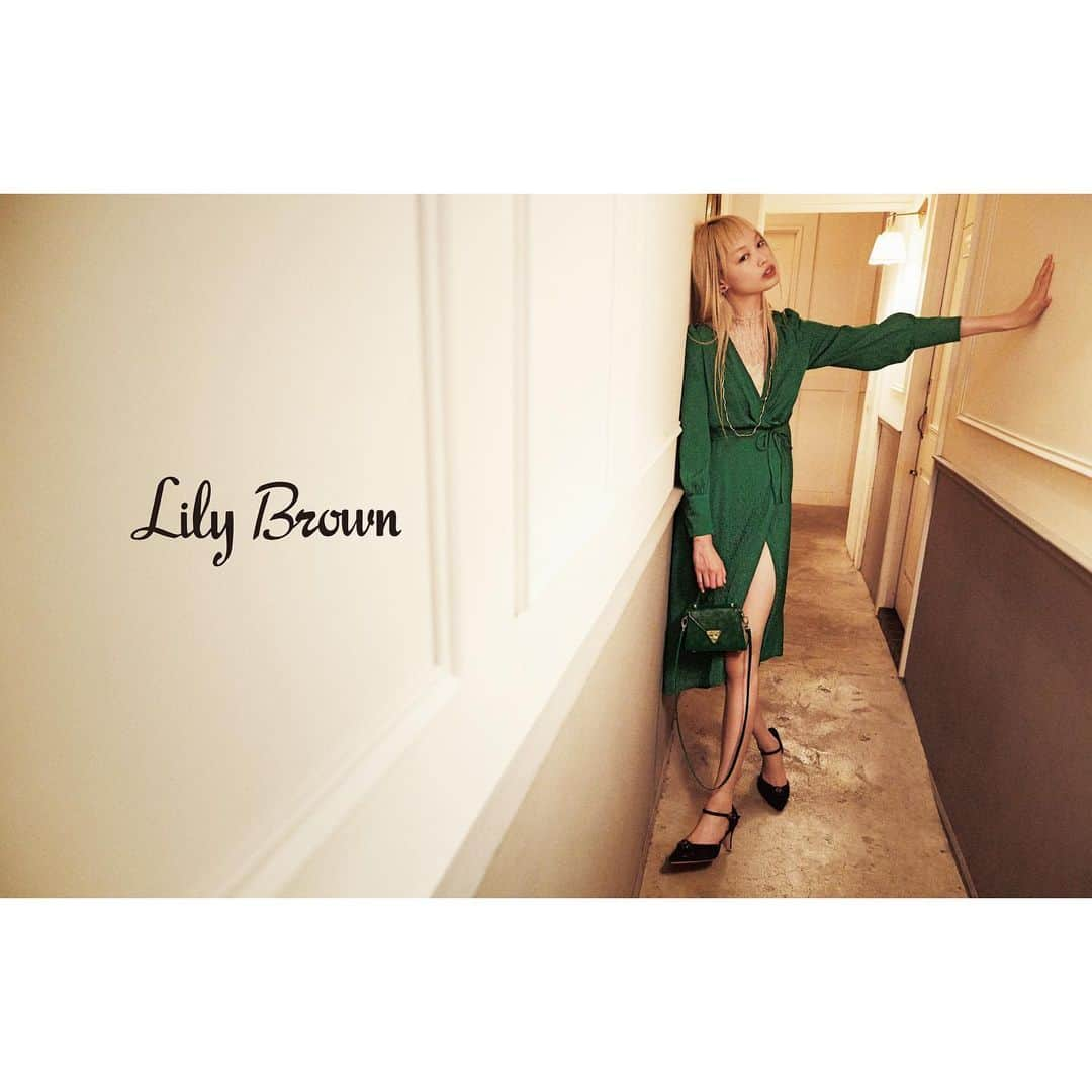 Lily Brownさんのインスタグラム写真 - (Lily BrownInstagram)「- autumn collection - ﻿ ﻿ 2019 AUTUMN WINTER 1ST COLLECTIONにてFernanda Lyがキャンペーンモデルとして登場。﻿ ﻿ 8/１より全国のSHOPにて本ビジュアルを使用した”2019 AUTUMN WINTER 1ST COLLECTION”のカタログを商品をお買い求めのお客様へプレゼント致します。﻿ 新作も多数入荷致しますので、この機会に是非店頭へお立ち寄りくださいませ。﻿ ※無くなり次第終了となります。﻿ ﻿ #lilybrown #リリーブラウン﻿ #autumn #autumncollection ﻿ #vintage #vintagefuture」7月31日 22時12分 - lily_brown_official