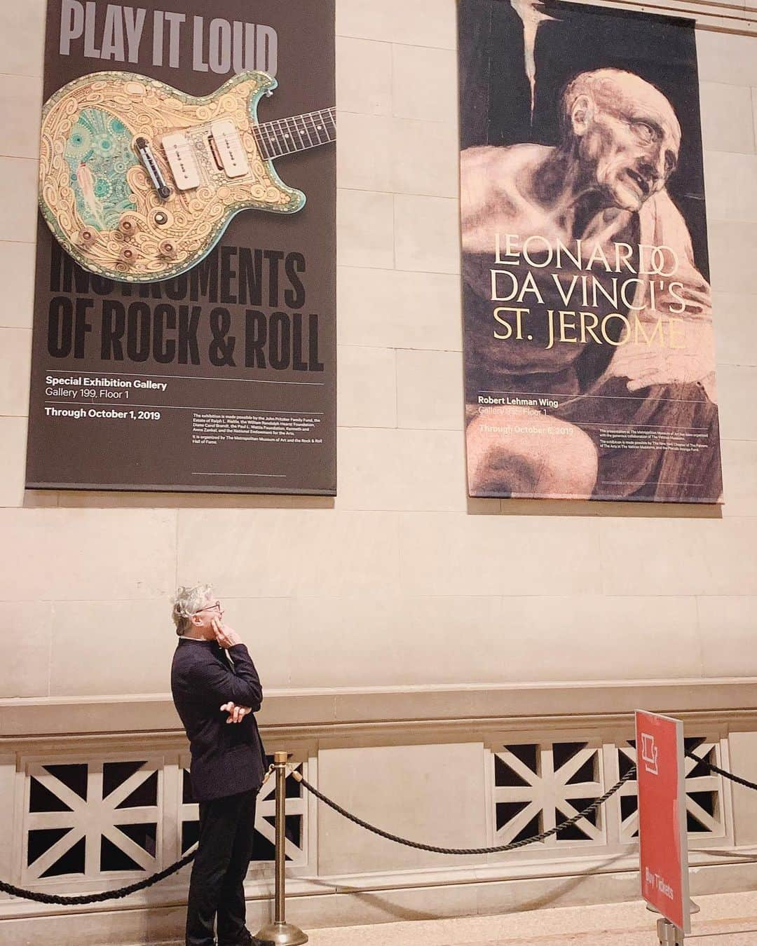 メトロポリタン美術館さんのインスタグラム写真 - (メトロポリタン美術館Instagram)「A legend in our midst! 🎸🎶 Thanks #SteveMiller for stopping by "Play It Loud: Instruments of Rock & Roll." His psychedelically painted 1972 electric guitar (shown on the banner here!) is featured in the exhibition. ⁣ ⁣ Psst! Don't miss the @stevemillerband and the Jimmie Vaughan Band live in concert at The Met on September 28. Tickets will go fast! 👉 Get yours at the link in bio. #MetRockandRoll」7月31日 22時14分 - metmuseum