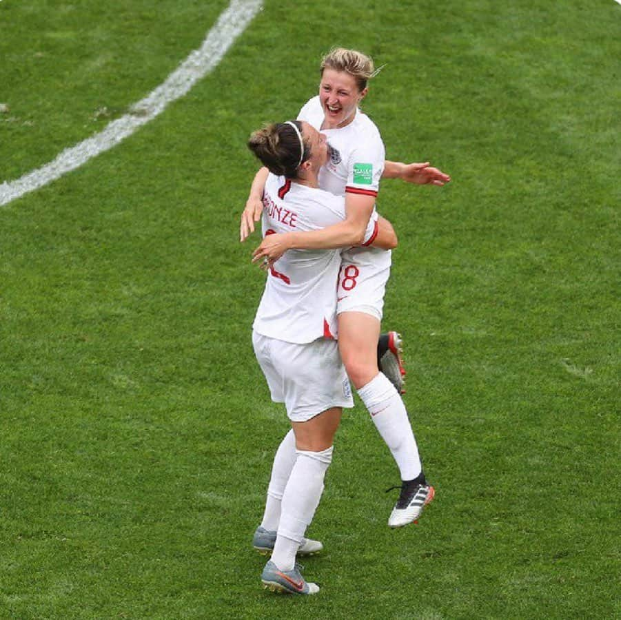 フィリップ・ネヴィルさんのインスタグラム写真 - (フィリップ・ネヴィルInstagram)「Massive congratulations @lionesses @ellsbells89 & @lucybronze on making the Fifa top 10 best players list @lion」7月31日 22時43分 - philipneville18