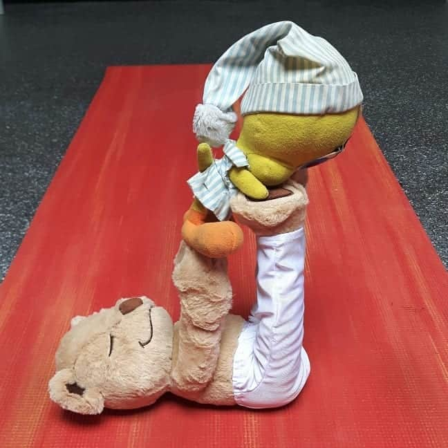 Little Yellow Birdさんのインスタグラム写真 - (Little Yellow BirdInstagram)「I have a new teacher - and friend! - to help me with my yoga skills. I seem to be a bit on the stiff side...we even tried some acro yoga!! ➡➡ #littleyellowbird #tweety  #tweetykweelapis #adventures #yellow #bird #yoga #meddyteddy #practice #teacher #sideplank #forwardfold #acroyoga #newfriend #stuffedanimalsofinstagram #plushiesofinstagram」7月31日 22時43分 - tweetykweelapis