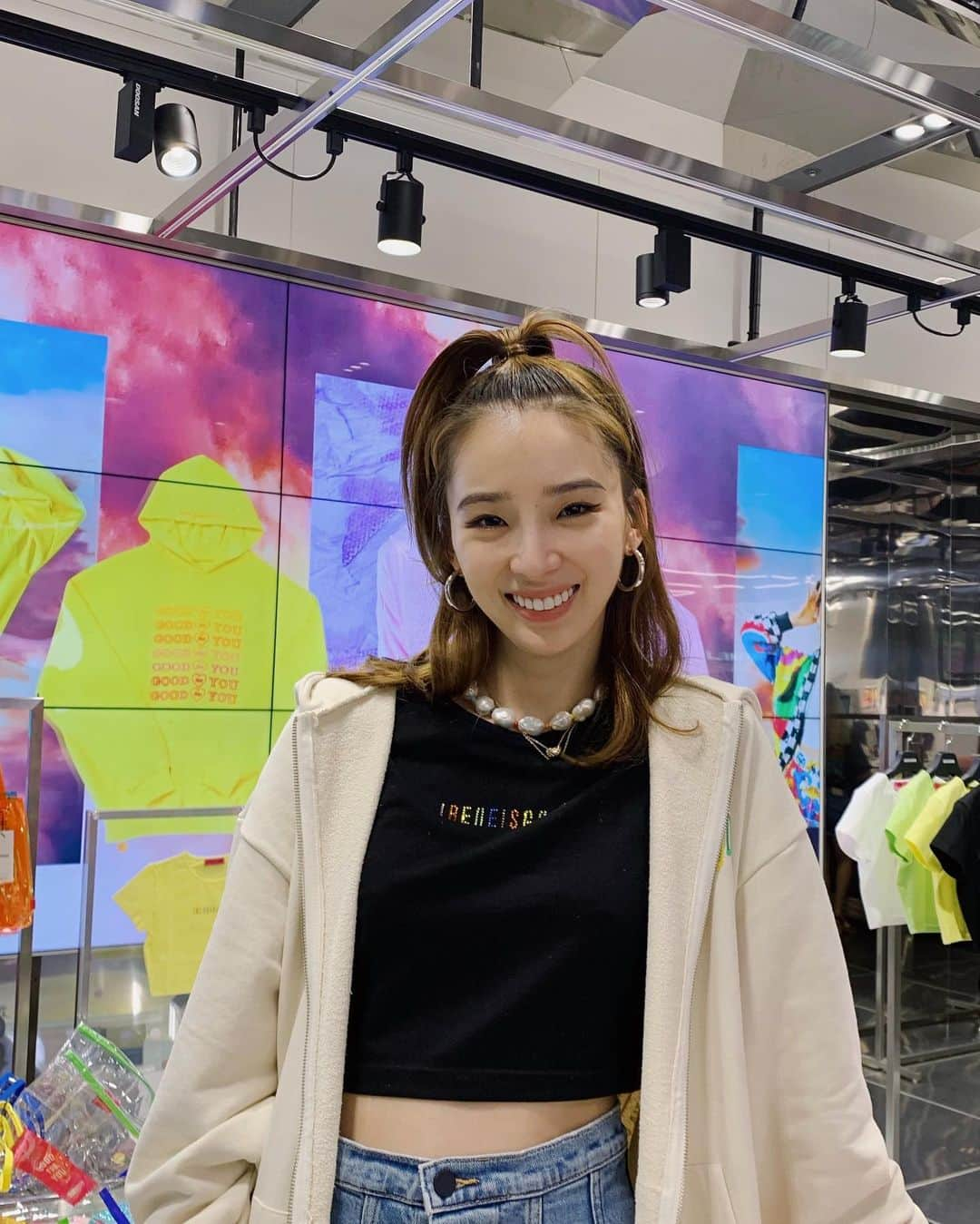 アイリーン・キムさんのインスタグラム写真 - (アイリーン・キムInstagram)「Thank you everyone who came to see me today despite the rain☔️🥰 I’m so much more inspired and humbled by all of your good energy 🦄🌈 Our popup @dt275_seoul is happening until August 12th so make sure you stop by 😘 Love you!」7月31日 22時52分 - ireneisgood