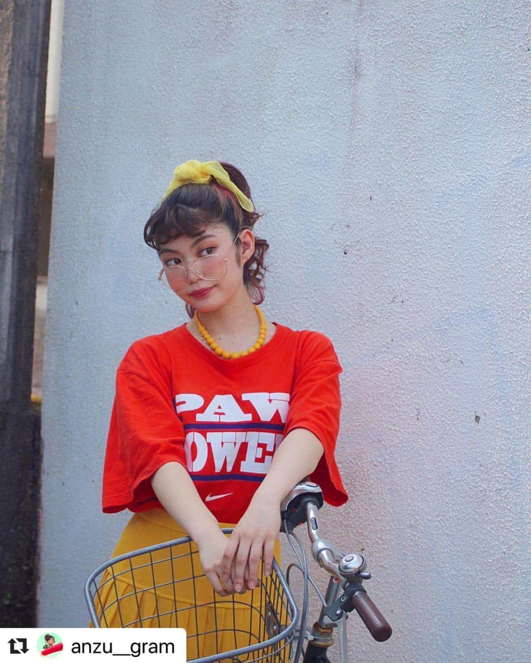 のインスタグラム：「#Repost @anzu__gram with @make_repost ・・・ Taking work 🌈 ・ (( Theme )) アメリカの学生 ・ model : Anzu make & hair : Asuka ・ #anzu__gram #美容学生 #作品撮り #ベルスタグラム #お洒落さんと繋がりたい #美容学生と繋がりたい  #fashion #makeup #love #me #followme #l4l #f4f #fff #instagram #instagood #instalike」