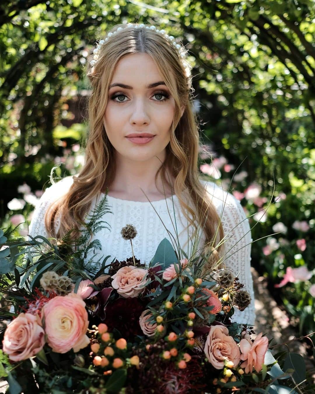 のインスタグラム：「Happy to see @englishweddingblog featuring our recent editorial shoot with @nicolecharlotteevents and other gorgeous wedding suppliers. Check out the gorgeous flowers by @peonies_and_plumes 😍 Link in bio.  Model is wearing our Cecile lace gown and Kendall silk gown. You can try both on at our showroom. Head to our website to book an appointment.  @jameskempphoto  @nicolecharlotteevents  @walledgardenatbeestonfields  @walledgardenatbeestonfields  @papergood.co.uk  @blakemodelsuk  @josephinewaymua  @georgiamayhair  @indiebride.london  @lilley.studio  @greenkitchencakes  #weddingdresses #bridaldresses #bridal #alternativewedding #weddings2019 #weddingispiration #weddings #ethicalweddingdress #sustainablewedding #sustainableweddingdress #handmadeweddingdress #ethicalwedding #indiebridelondon #handmadeweddingdress #vintageinspiredweddingdress #festivalbride #barnwedding #citywedding #bohemianwedding #bohemianweddingdress #bohoweddingdress #bohowedding #laidbackwedding #diywedding #londonwedding #ukwedding #rusticwedding #farmwedding #summerwedding #laceweddingdress」