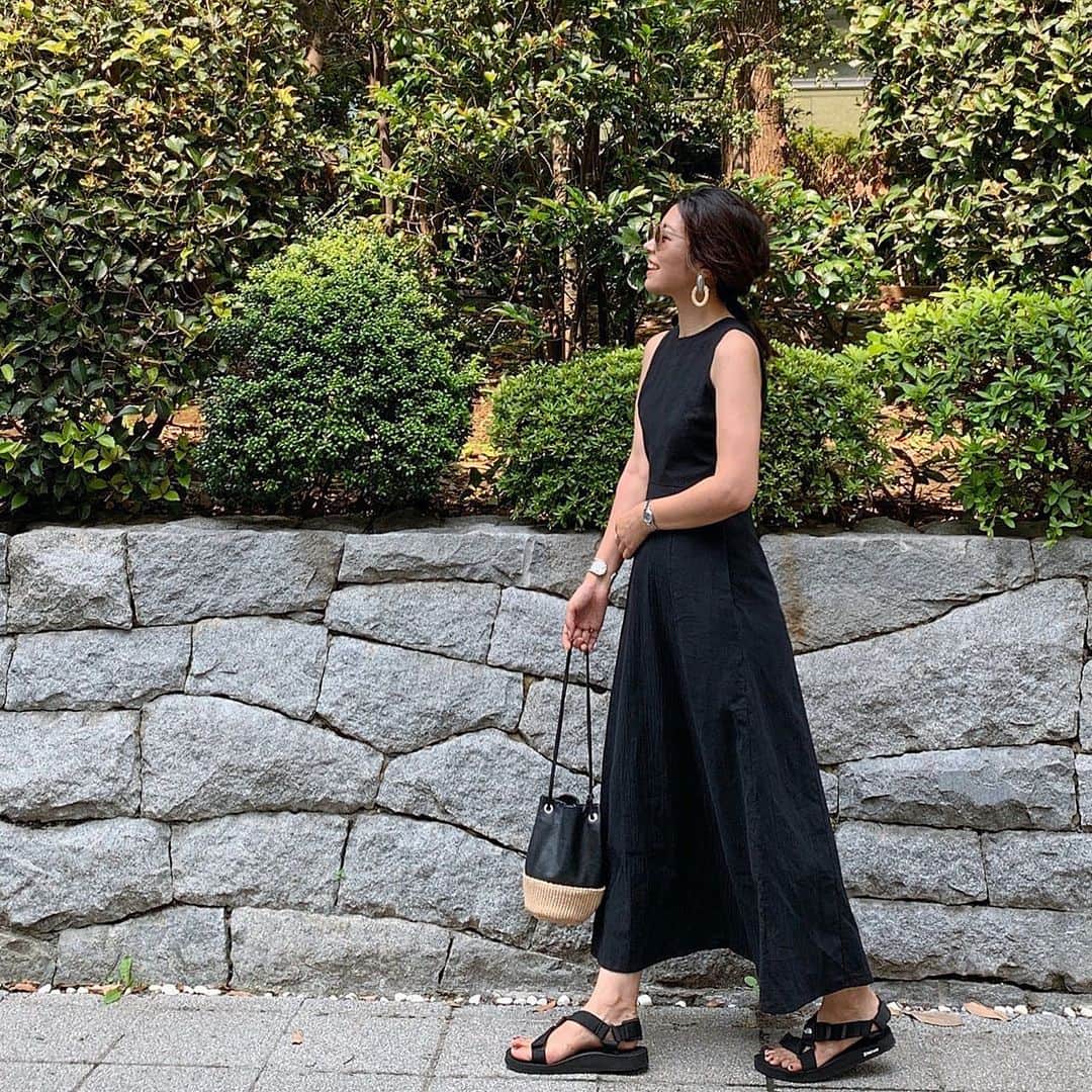 Sayakaのインスタグラム：「* 夏のブラックコーデ🖤 暑い日はやっぱりワンピースが楽ちん☺️💓 * * * #fashion #outfit #coordinate #ootd #simple #basic #casual #todayful #maisonspecial #thenorthface #sayakascoordinate #今日の服 #コーディネート #コーデ #シンプル #シンプルコーデ #トゥデイフル #ワンピース #メゾンスペシャル #ノースフェイス #ブラックコーデ」