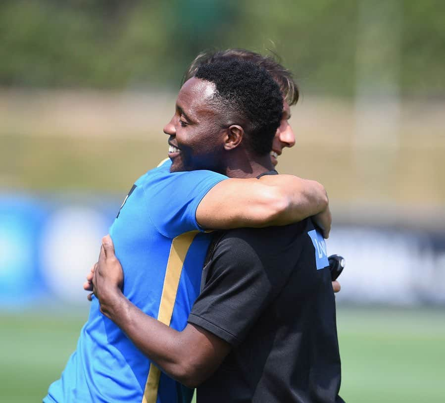 クワドォー・アサモアさんのインスタグラム写真 - (クワドォー・アサモアInstagram)「Ready to start the new season! Happy to see you again Mister 💪🏿⚫️🔵 #Training @inter #ForzaInter #Amala  Pronto per iniziare la nuova stagione! Felice di rivederti Mister 💪🏿⚫️🔵 #Training @inter #ForzaInter #Amala」7月31日 23時16分 - asamoahkwadwo