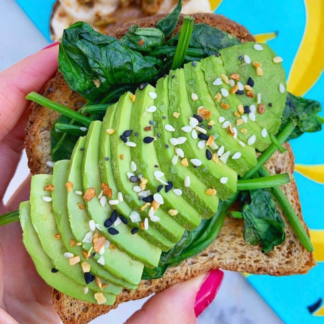 Whole Foods Marketさんのインスタグラム写真 - (Whole Foods MarketInstagram)「Yeah, yeah, yeah we know there are a bunch of random food holidays but let’s be honest: Avocados truly deserve their own day. Happy #NationalAvocadoDay! 📷:@frozen_bananas_」7月31日 23時21分 - wholefoods