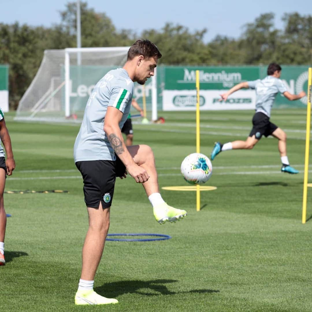 セバスティアン・コアテスさんのインスタグラム写真 - (セバスティアン・コアテスInstagram)「Preparando el gran partido del domingo 💪⚽️🏆! #supertaça」7月31日 23時36分 - sebastiancoates16