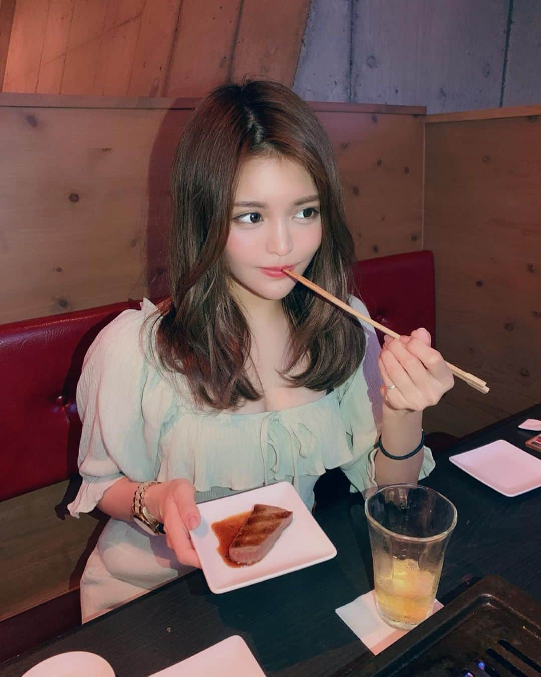 ななぴさんのインスタグラム写真 - (ななぴInstagram)「おしりすちゃんと焼肉デートしてきた🥩🥰﻿ ﻿ ﻿ うしごろバンビーナヒルトップ店で﻿ 美味しいお肉三昧でした…﻿ ﻿ 最高だー😭💓﻿ とけるほどのお肉﻿ 美味しくて甘かったです、、﻿ ﻿ また行こうっと☺️﻿ ﻿ 今日のお洋服も載せとく😇﻿ @17kg_official ﻿ ﻿ ﻿ ﻿ #usqigoro #usqigorobambina恵比寿 #焼肉 #yakiniku #うしごろ #うしろごろバンビーナ #恵比寿焼肉 #肉食 #焼肉女子 #うしごろバンビーナヒルトップ店 #私服 #焼肉デート #ワンピース #17kg」7月31日 23時35分 - __nanapgram__