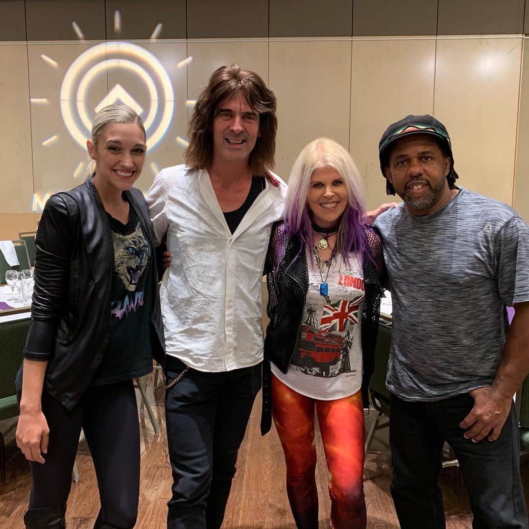 ヴィクター・ウッテンのインスタグラム：「I had fun jamming with Hannah Ford Welton, Mark Wood, and Laura Kaye at the Little Kids Rock gathering in Colorado.」