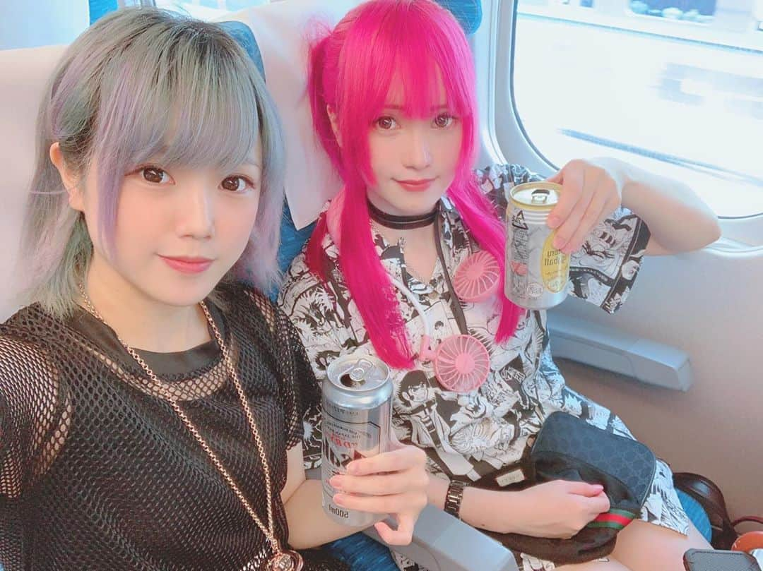 赤木クロさんのインスタグラム写真 - (赤木クロInstagram)「新幹線🚄 、 、 #anime #animegirl #animejapan #animeworld #japan #japanesegirl #日本 #サブカル #漫画 #comic #cos #cosplay #cosplayer #cosplaygirl #cosplayers #コスプレ #コスプレイヤー  #gravure  #lingerie  #일본여자 #코스프레 #그라비아 #角色扮演 #new #newhair #haircolor #hairstyle #hair #新しい髪色」7月31日 23時41分 - akagikuro