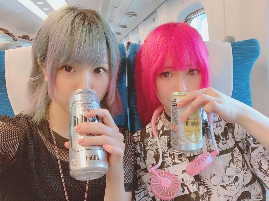 赤木クロさんのインスタグラム写真 - (赤木クロInstagram)「新幹線🚄 、 、 #anime #animegirl #animejapan #animeworld #japan #japanesegirl #日本 #サブカル #漫画 #comic #cos #cosplay #cosplayer #cosplaygirl #cosplayers #コスプレ #コスプレイヤー  #gravure  #lingerie  #일본여자 #코스프레 #그라비아 #角色扮演 #new #newhair #haircolor #hairstyle #hair #新しい髪色」7月31日 23時41分 - akagikuro