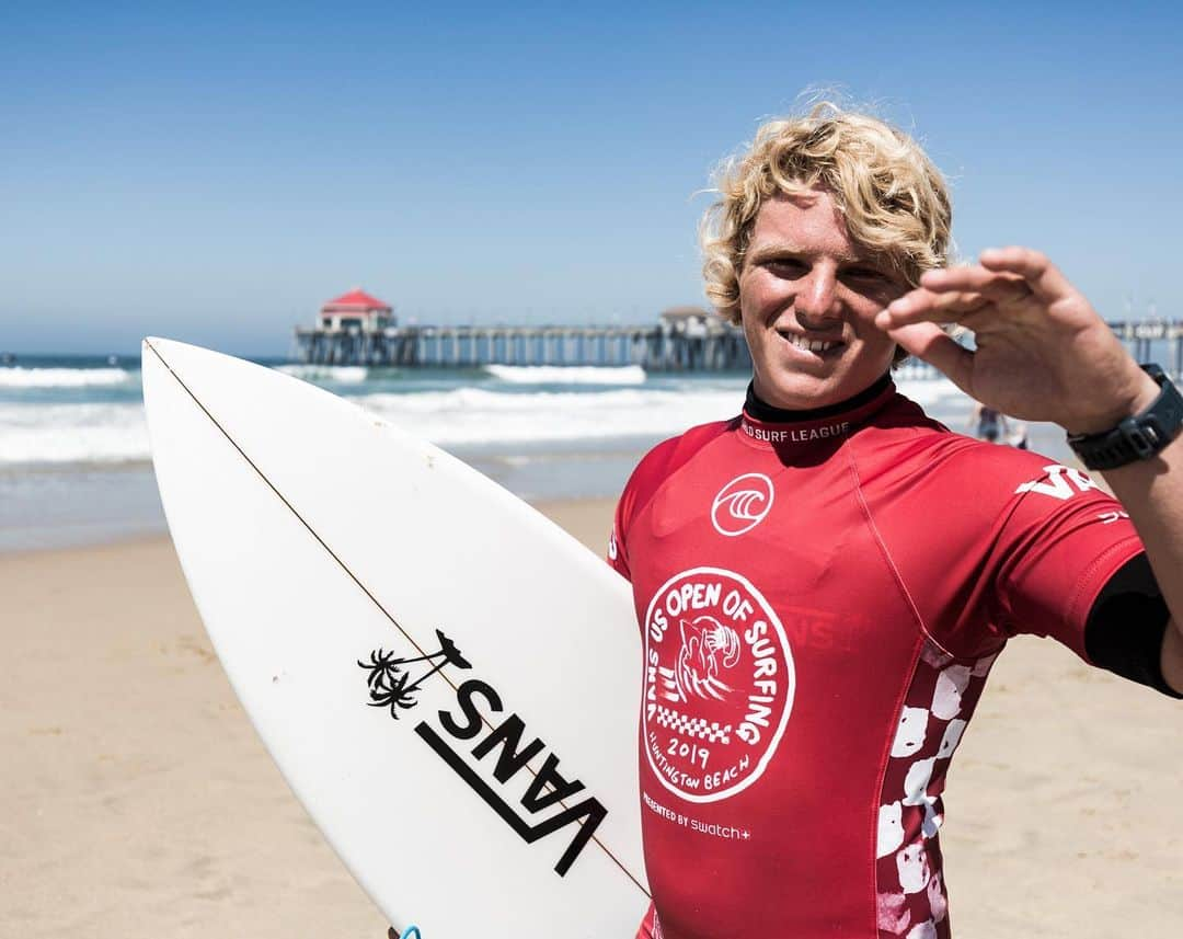 vansさんのインスタグラム写真 - (vansInstagram)「We are live with another full day of surf ahead here at the #VANSUSOPEN. Women's Round 2 in the water now followed by the Junior Men's quarter finals heats. See more at vansusopenofsurfing.com 📷: @jimmicane」7月31日 23時47分 - vans