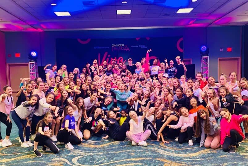Nika Kljunさんのインスタグラム写真 - (Nika KljunInstagram)「I believe in this quote 👉🏼 “Your success is directly proportional to the number of lives you have touched for the better.” 🙏🏼 YUP!! 👑🏆 Last week at @dancerpalooza was absolutely unforgettable. 💓💓💓 . Thank you all the dancers who came to my #VivaLaNika jazz funk intensive! 🌎 So much talent in the room! North America, Canada, Guatemala, Slovenia, Croatia... A week of hard work, joy, passion, dedication, growth... My heart couldn’t be happier! 💜 I love you guys!!! . Thanks to the amazing choreographers for sharing your knowledge and delivering such impactful classes throughout the week. I’m still smiling! 😀👏🏼 @1triciamiranda @mishagabriel @migzmigzmigz @caddyisbright @blakemcgrath @baltamonkiki @siscogomez @followcamillo @zacharyvenegas . The show!! - So incredibly proud of all of you dancers!! Your work ethic was as amazing as with already established professional dancers and I truly had nothing but a blast creating a show for you! ❤️🤩👏🏼🔥 Special thanks to @officialflowxs brothers and my dear @followcamillo for helping me with them billion steps haha! 👟👟 Such a long show but barely no time for putting it together. All the love for my sweet assistant @rachaelblanchard as well 🥰 . Team #noizey @randi_kemper @hefaleka - the best team on stage! Combining our students together on stage was such a delight to watch 🍰 Let’s do it again next year!! 🙌🏼😃 . The words can’t express how happy and grateful I am 💓💜 It’s sad it’s over but mama bear will see you next year! Put it in your calendars! 🗓 ...just saying! 😄😛💃🏼 . Will be posting more footage of the event soon... . #vivalanika #dancerpalooza #jazzfunk #hiphop #performance #danceeducation #danceintensive #nikakljun #director #choreographer #nikakljunchoreography #dancelifestyle #motivationalmoments #dancecareer @bolero_dance」7月31日 23時49分 - nikakljun