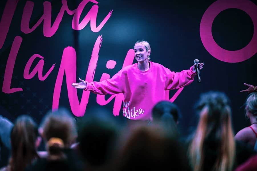 Nika Kljunのインスタグラム：「I believe in this quote 👉🏼 “Your success is directly proportional to the number of lives you have touched for the better.” 🙏🏼 YUP!! 👑🏆 Last week at @dancerpalooza was absolutely unforgettable. 💓💓💓 . Thank you all the dancers who came to my #VivaLaNika jazz funk intensive! 🌎 So much talent in the room! North America, Canada, Guatemala, Slovenia, Croatia... A week of hard work, joy, passion, dedication, growth... My heart couldn’t be happier! 💜 I love you guys!!! . Thanks to the amazing choreographers for sharing your knowledge and delivering such impactful classes throughout the week. I’m still smiling! 😀👏🏼 @1triciamiranda @mishagabriel @migzmigzmigz @caddyisbright @blakemcgrath @baltamonkiki @siscogomez @followcamillo @zacharyvenegas . The show!! - So incredibly proud of all of you dancers!! Your work ethic was as amazing as with already established professional dancers and I truly had nothing but a blast creating a show for you! ❤️🤩👏🏼🔥 Special thanks to @officialflowxs brothers and my dear @followcamillo for helping me with them billion steps haha! 👟👟 Such a long show but barely no time for putting it together. All the love for my sweet assistant @rachaelblanchard as well 🥰 . Team #noizey @randi_kemper @hefaleka - the best team on stage! Combining our students together on stage was such a delight to watch 🍰 Let’s do it again next year!! 🙌🏼😃 . The words can’t express how happy and grateful I am 💓💜 It’s sad it’s over but mama bear will see you next year! Put it in your calendars! 🗓 ...just saying! 😄😛💃🏼 . Will be posting more footage of the event soon... . #vivalanika #dancerpalooza #jazzfunk #hiphop #performance #danceeducation #danceintensive #nikakljun #director #choreographer #nikakljunchoreography #dancelifestyle #motivationalmoments #dancecareer @bolero_dance」