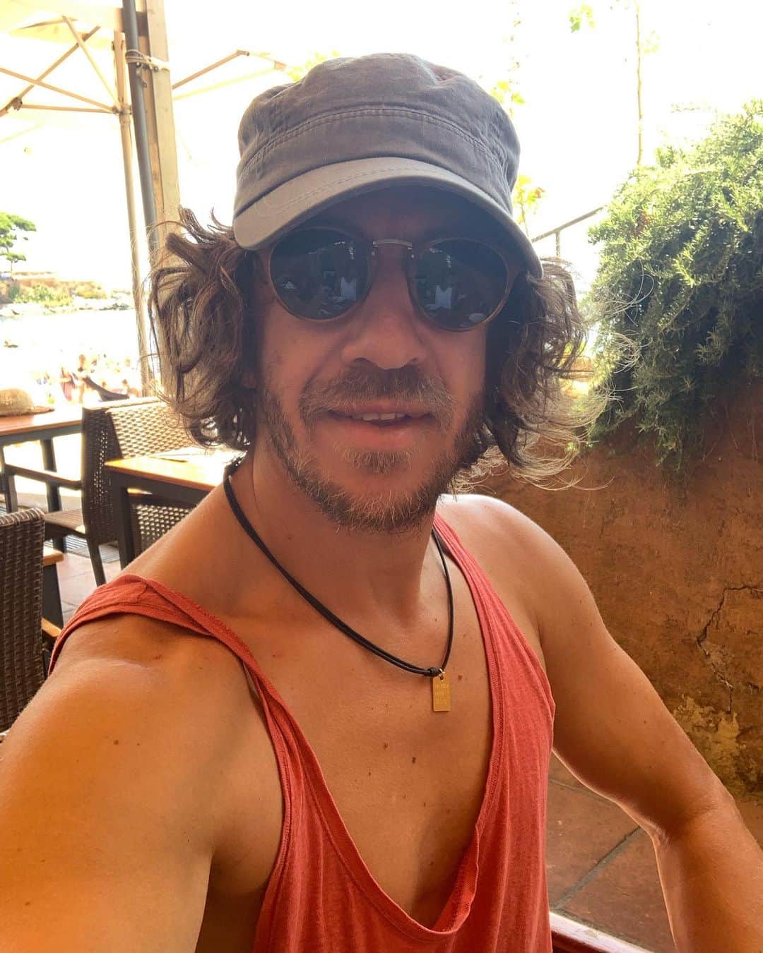 カルレス・プジョルのインスタグラム：「🌞🥘🍺」